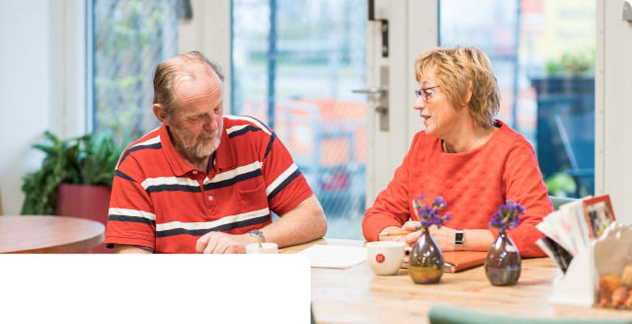cliëntondersteuner in gesprek met Johan